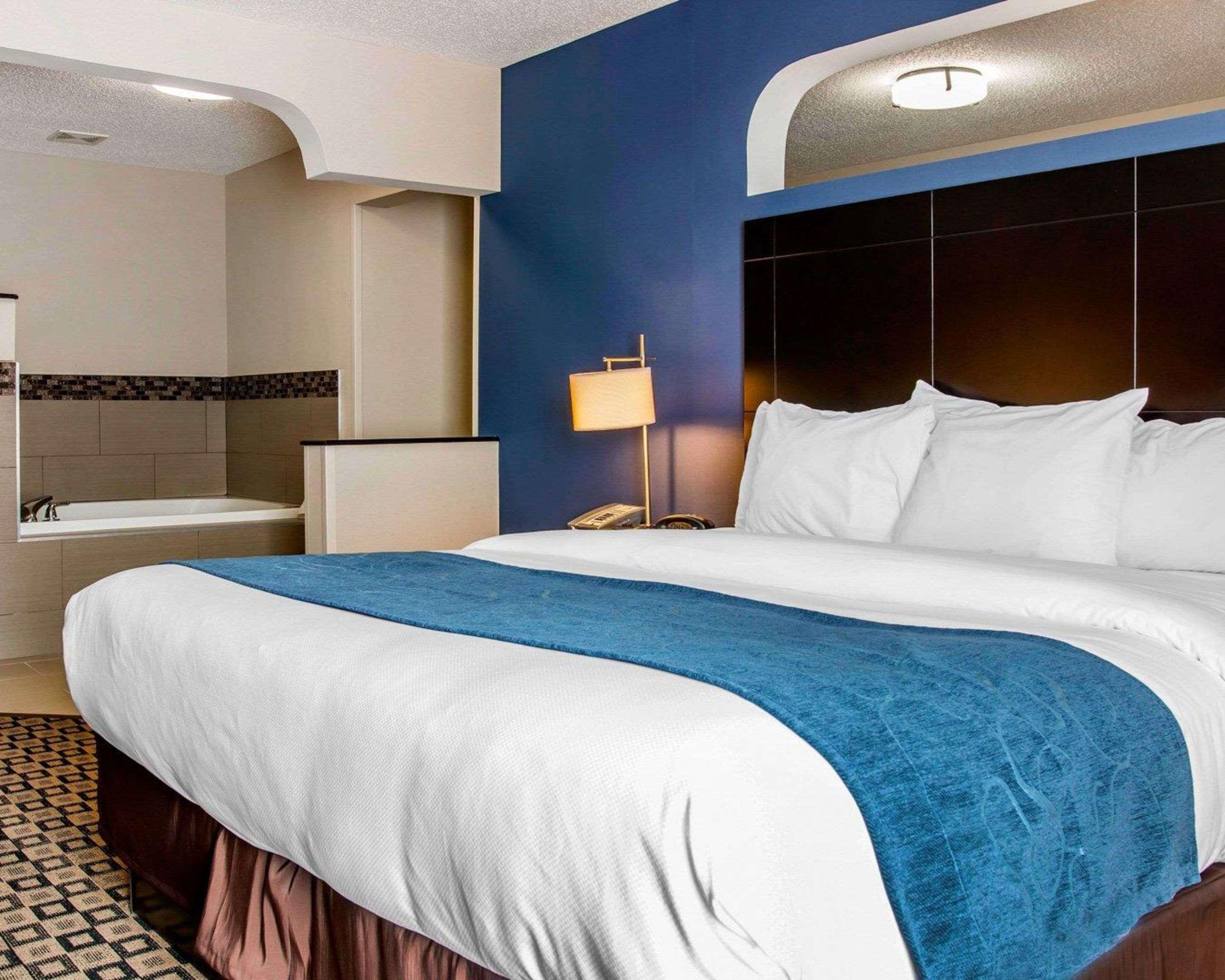 Comfort Suites Benton Harbor - St Joseph Экстерьер фото