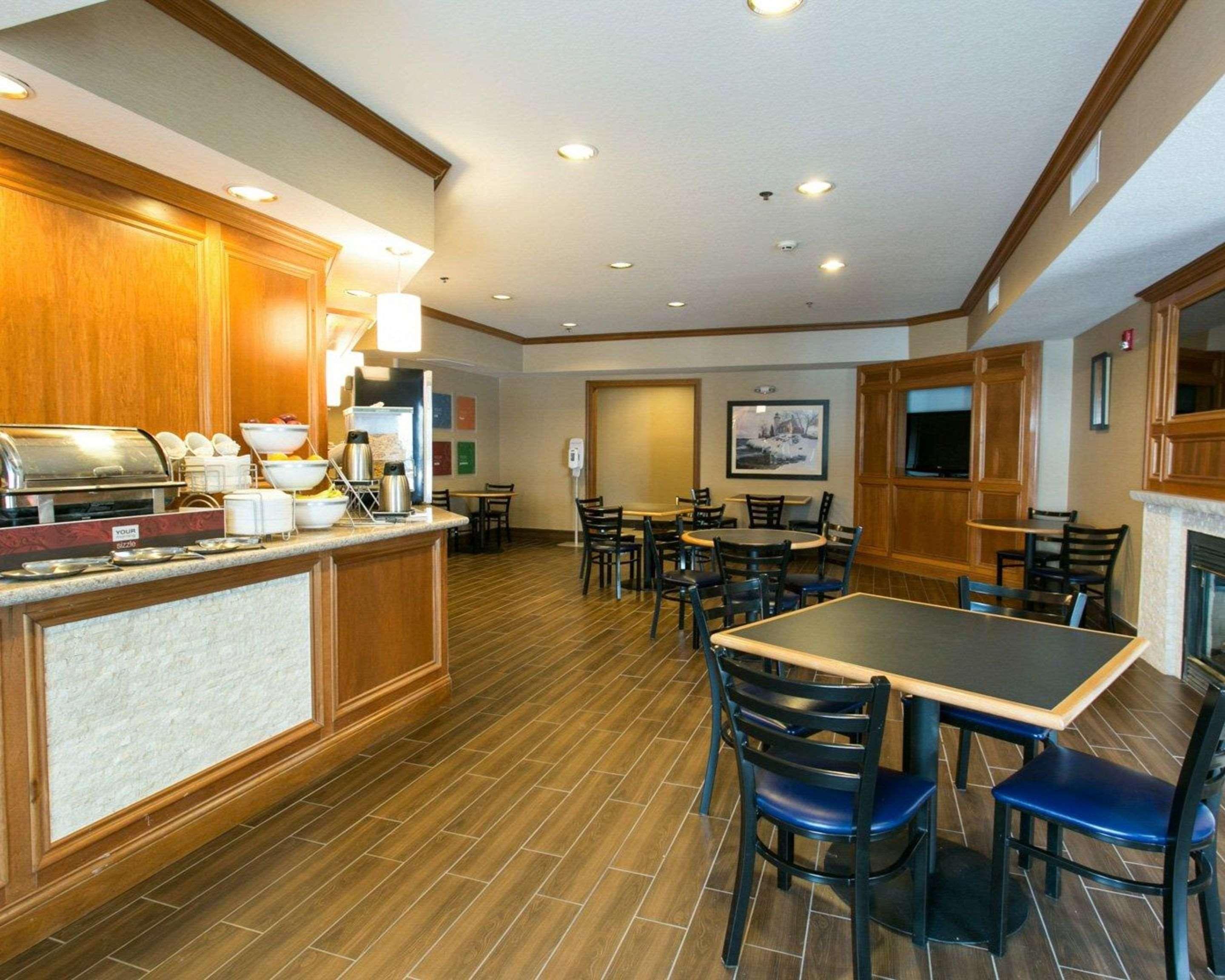 Comfort Suites Benton Harbor - St Joseph Экстерьер фото